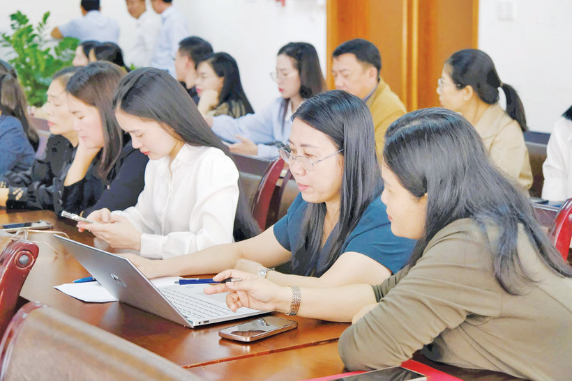 Cán bộ, công chức Sở Tư pháp Lâm Đồng tập huấn ứng dụng AI trong hoạt động chuyên môn. Ảnh: Báo Lâm Đồng
