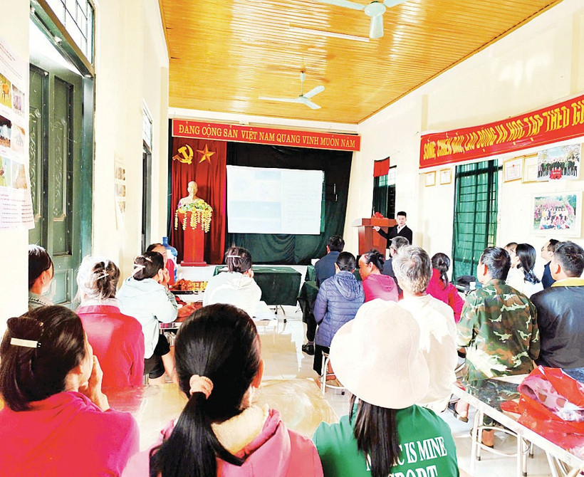 Tuyên truyền, tập huấn cho các hộ nông dân tham gia mô hình.