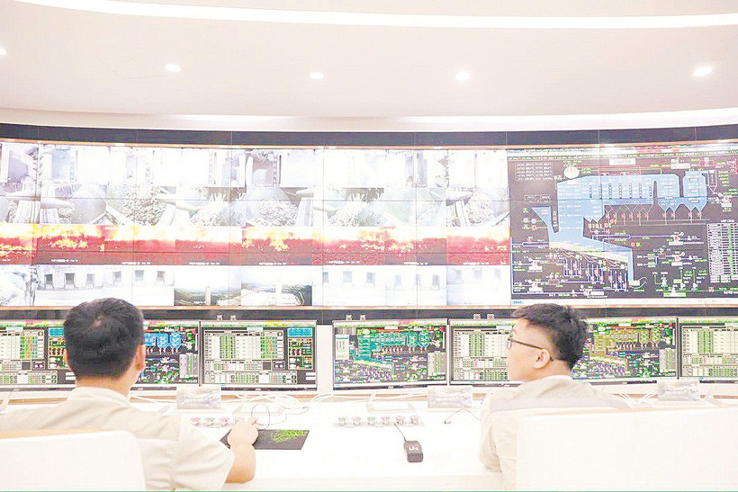 Nhà máy Điện rác Sóc Sơn biến rác thải thành năng lượng. (Trong ảnh: Phòng điều khiển trung tâm của Nhà máy)