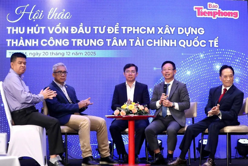 Các chuyên gia kinh tế tại hội thảo “Thu hút vốn đầu tư nước ngoài để Thành phố Hồ Chí Minh xây dựng thành công Trung tâm Tài chính quốc tế”, ngày 20/12.