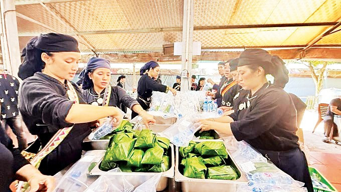 Toàn bộ thực phẩm đều do dân làng nuôi, trồng. Ảnh: Làng Thái Hải