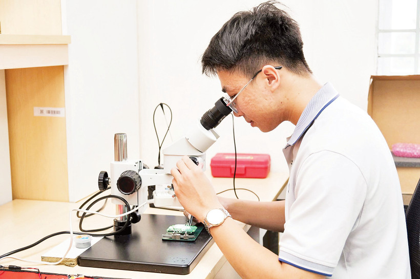 Con người là trung tâm của quá trình chuyển đổi xanh. Ảnh: Võ Liên