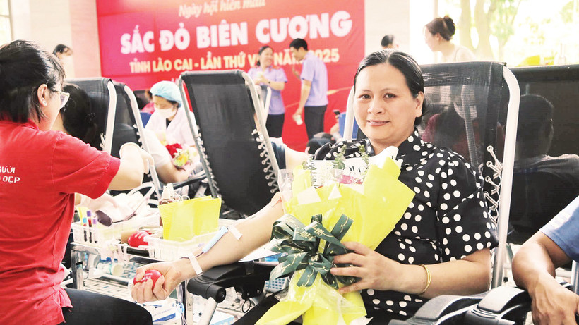Người dân Lào Cai tham gia hiến máu. Ảnh: Viện Huyết Học