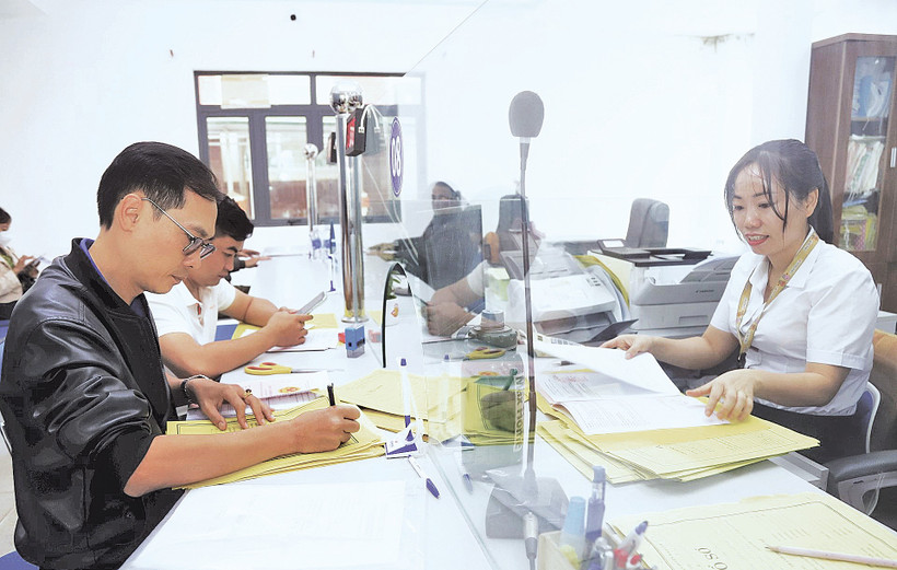 Được cán bộ tỉnh tăng cường hỗ trợ, đội ngũ cán bộ cơ sở đảm nhiệm công việc tốt hơn.