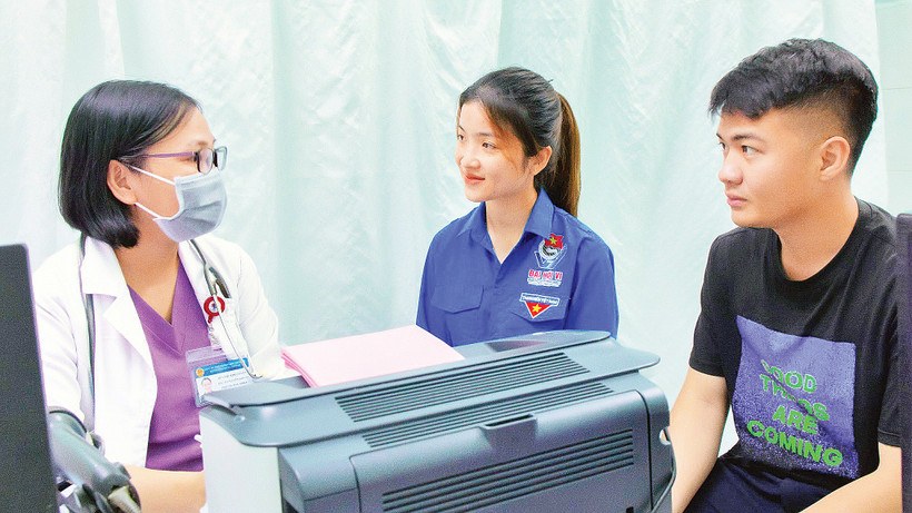 Tư vấn, khám sức khỏe tiền hôn nhân cho thanh niên.
