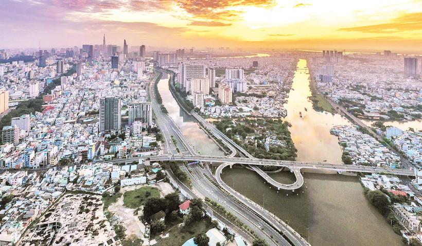 Việc sắp xếp lại đơn vị hành chính đã tạo ra không gian phát triển đột phá giúp vùng Đông Nam Bộ có thể vững vàng bước vào giai đoạn phát triển mới. Ảnh: Minh Dũng