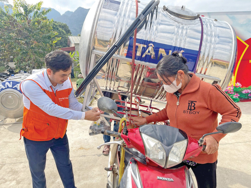 Nhiều vật dụng thiết yếu được hỗ trợ dựa trên khảo sát nhu cầu người dân. Ảnh: Văn Ban