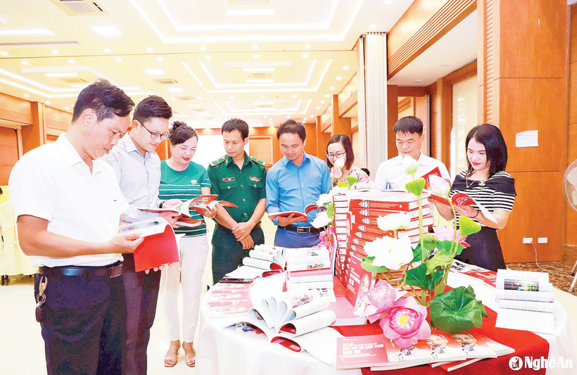 Nhiều cuộc giới thiệu sách do Nhà xuất bản Nghệ An tổ chức đã thu hút sự quan tâm của đông đảo bạn đọc.