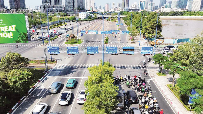 Đại lộ Mai Chí Thọ – nơi triển khai làn đường ưu tiên cho xe đạp. Ảnh: Anh Tú