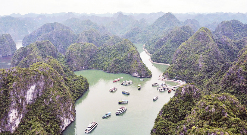Bến thuyền đầu con đường vào làng Việt Hải.