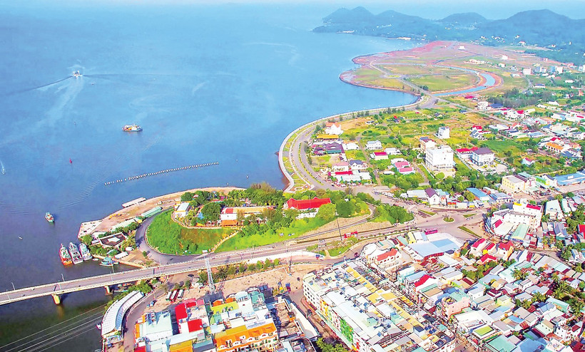 Toàn cảnh phường Hà Tiên nhìn từ trên cao.