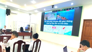 Các đơn vị trao đổi về Đề án kiểm soát khí thải phương tiện giao thông trên địa bàn Thành phố Hồ Chí Minh. (Ảnh: QUÝ HIỀN)