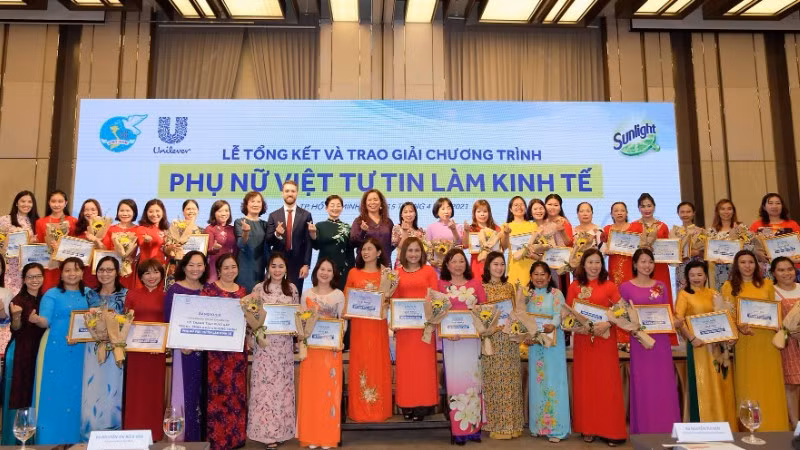 Lễ tổng kết và Trao giải Chương trình Phụ nữ Việt tự tin làm kinh tế năm 2021 do Sunlight và Hội Liên hiệp Phụ nữ Việt Nam phối hợp tổ chức.