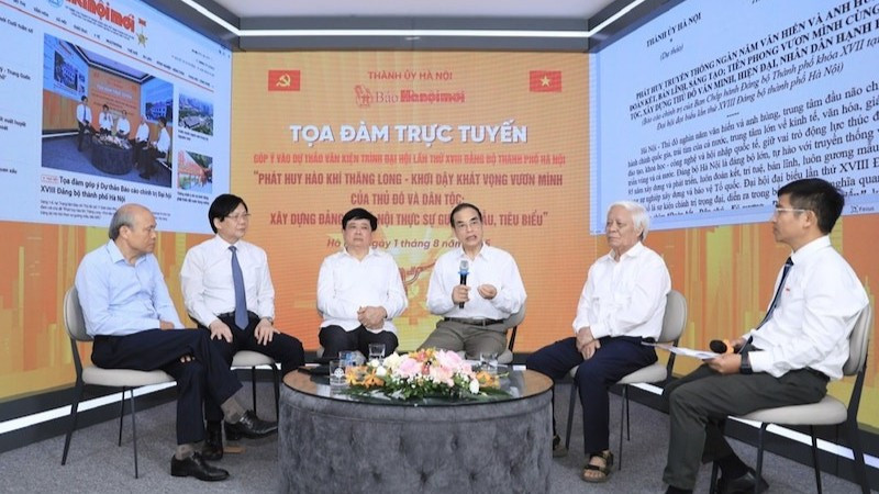 Các đại biểu tham gia ý kiến tại tọa đàm.