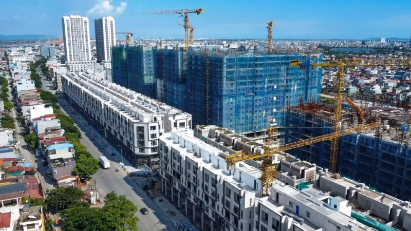 Dự án Khu nhà ở xã hội Tổng kho 3 Lạc Viên (phường Ngô Quyền, Hải Phòng) là dự án nhà ở xã hội quy mô lớn với tổng số 4.456 căn hộ, đang được tập trung thi công. (Ảnh: XUÂN TRƯỜNG)
