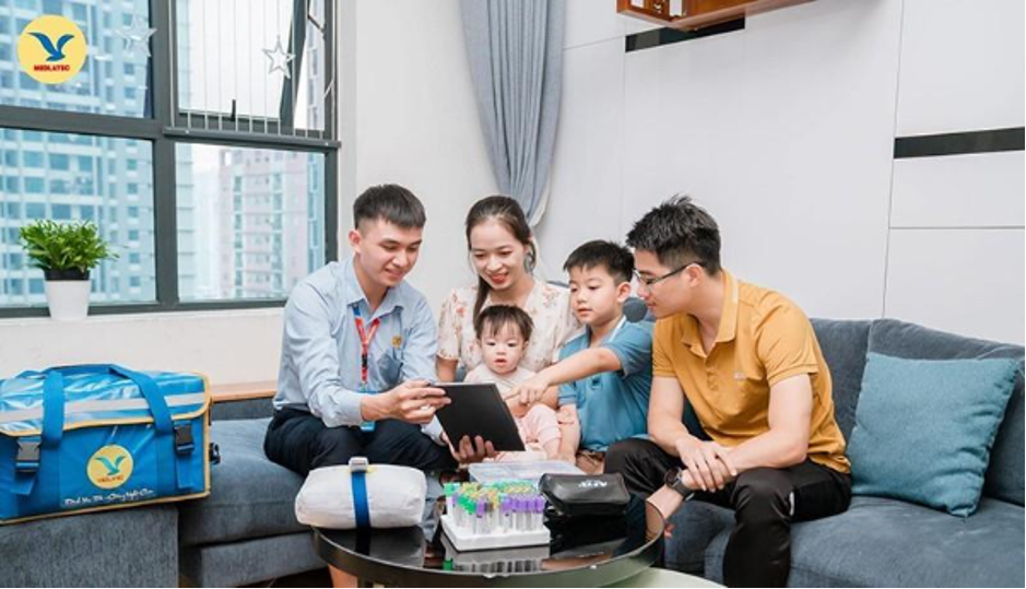 Dịch vụ lấy mẫu xét nghiệm tận nơi mang công nghệ chẩn đoán hiện đại đến gần hơn với người dân. anh-3.png