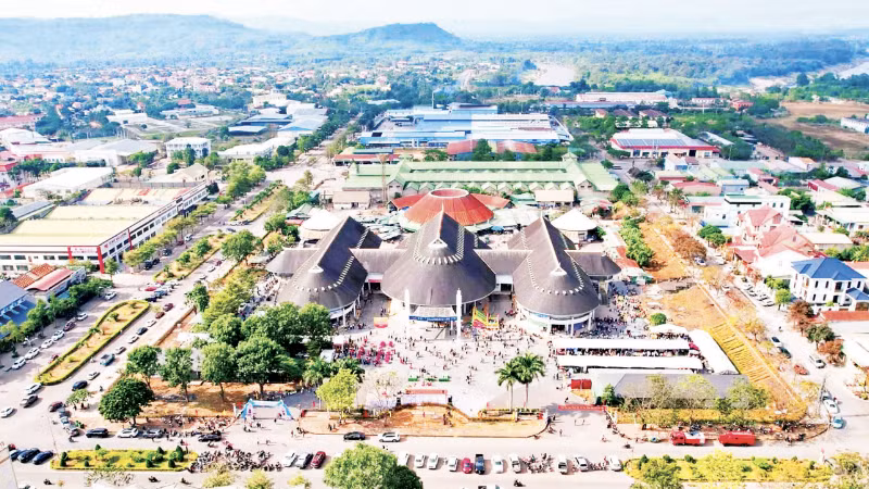 Trung tâm Khu Kinh tế-Thương mại đặc biệt Lao Bảo. (Ảnh: LÂM QUANG HUY)