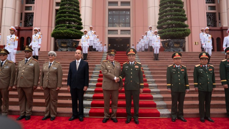 Đại tướng Phan Văn Giang, Ủy viên Bộ Chính trị, Phó Bí thư Quân ủy Trung ương, Bộ trưởng Quốc phòng và Thượng tướng Álvaro López Miera, Ủy viên Bộ Chính trị, Bộ trưởng Các lực lượng vũ trang cách mạng Cuba cùng các đại biểu.