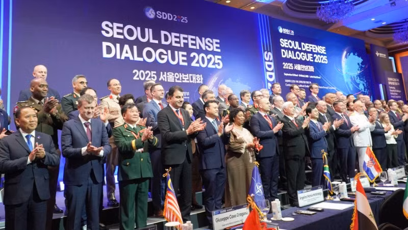 Các đoàn đại biểu chụp ảnh tại Đối thoại Quốc phòng Seoul lần thứ 14 (Đối thoại SDD-14) tại Hàn Quốc.