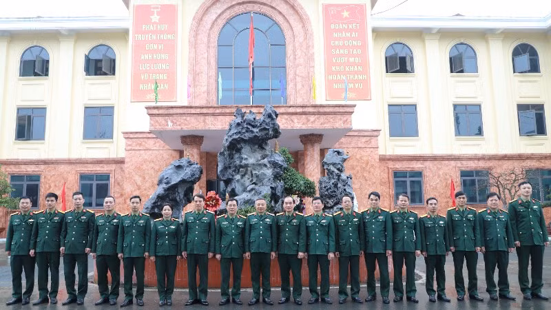 Đoàn công tác của Quân ủy Trung ương, Bộ Quốc phòng cùng lãnh đạo, chỉ huy, cán bộ Bệnh viện Quân y 105.