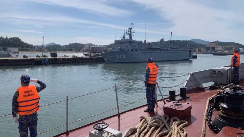 Tàu 17 rời cảng Lumut (Malaysia).