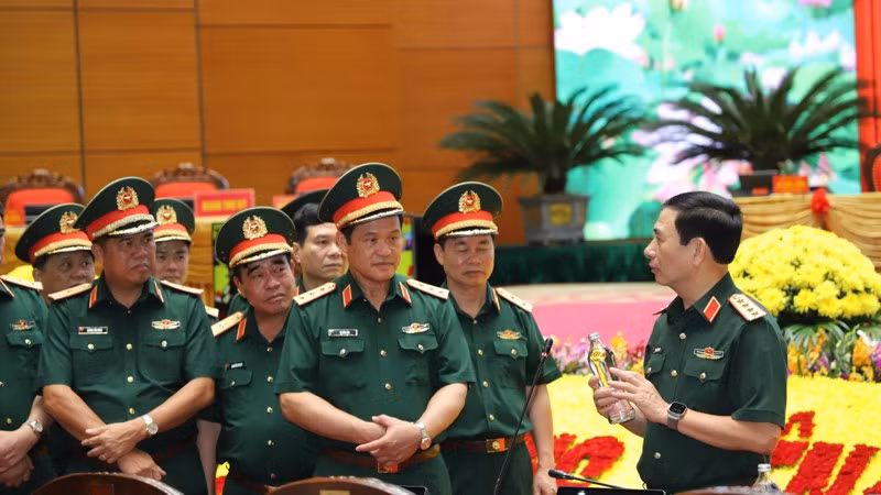 Đại tướng Phan Văn Giang kiểm tra công tác bảo đảm hậu cần trong khu vực hội trường.