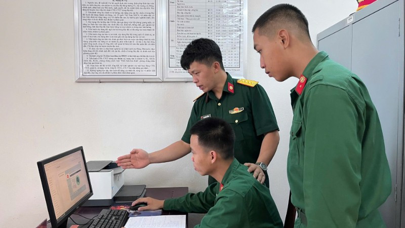 Tập huấn “Bình dân học vụ số”.