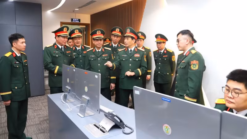 Bộ trưởng Phan Văn Giang thăm chúc Tết Bộ Tư lệnh Tác chiến không gian mạng (Bộ Tư lệnh 86).