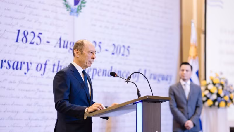 Ông Raul Pollak Giamprieto, Đại sứ Đặc mệnh toàn quyền Cộng hòa Đông Uruguay tại Việt Nam phát biểu tại Lễ kỷ niệm. (Ảnh: ĐSQ Uruguay tại Việt Nam)