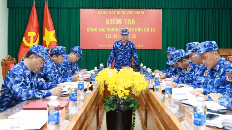 Thiếu tướng Lê Đình Cường, Tư lệnh Cảnh sát biển Việt Nam phát biểu tại buổi kiểm tra.