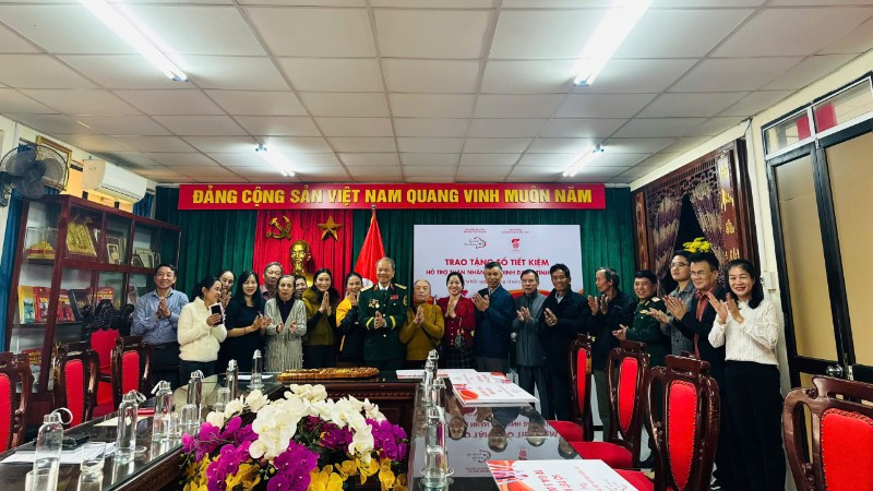 Ban Tổ chức chúc mừng các gia đình liệt sĩ đã hoàn thành tâm nguyện đưa các liệt sĩ trở về.