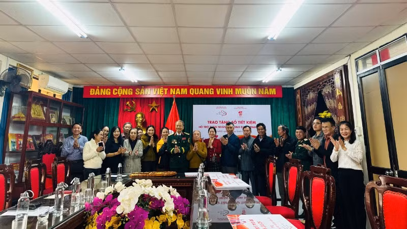 Ban Tổ chức chúc mừng các gia đình liệt sĩ đã hoàn thành tâm nguyện đưa các liệt sĩ trở về.