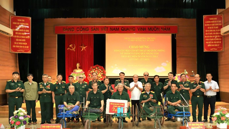 Đoàn công tác Tổng cục Hậu cần-Kỹ thuật thăm, tặng quà tri ân thương bệnh binh nhân Kỷ niệm 78 năm Ngày Thương binh-liệt sĩ.