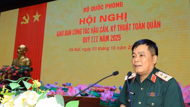 Trung tướng Trần Minh Đức, Chủ nhiệm Tổng cục Hậu cần-Kỹ thuật phát biểu tại Hội nghị.