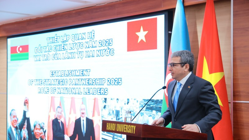 Đại sứ Shovgi Mehdizada giới thiệu quan hệ song phương Azerbaijan-Việt Nam. (Ảnh: Đại sứ quán Azerbaijan tại Việt Nam)