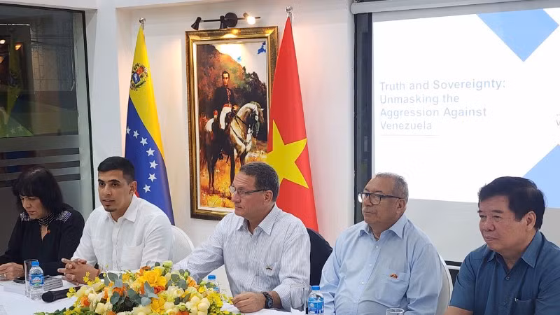 Các đại biểu tham gia buổi gặp gỡ hữu nghị Venezuela-Việt Nam. (Ảnh: KHẮC KIÊN)