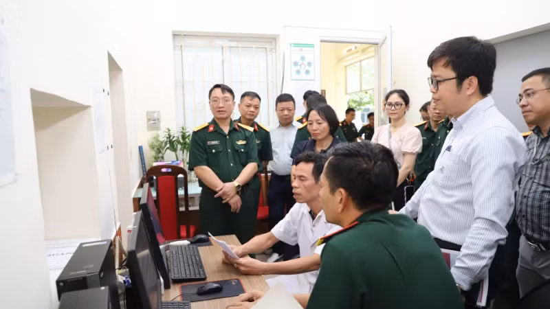Hội đồng kiểm tra thực tế hạ tầng công nghệ thông tin, các hệ thống (HIS, LIS, PACS, EMR...) tại các khoa, ban trong Viện.