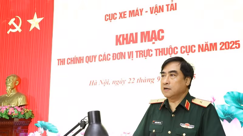 Thiếu tướng Nguyễn Hoàng Nam, Bí thư Đảng ủy, Phó Cục trưởng Cục Xe máy-Vận tải phát biểu khai mạc cuộc thi.