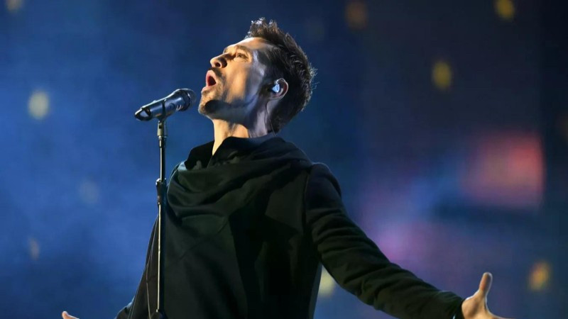 Ca sĩ Dima Bilan giành giải Nam ca sĩ của năm. (Ảnh: RIA NOVOSTI)