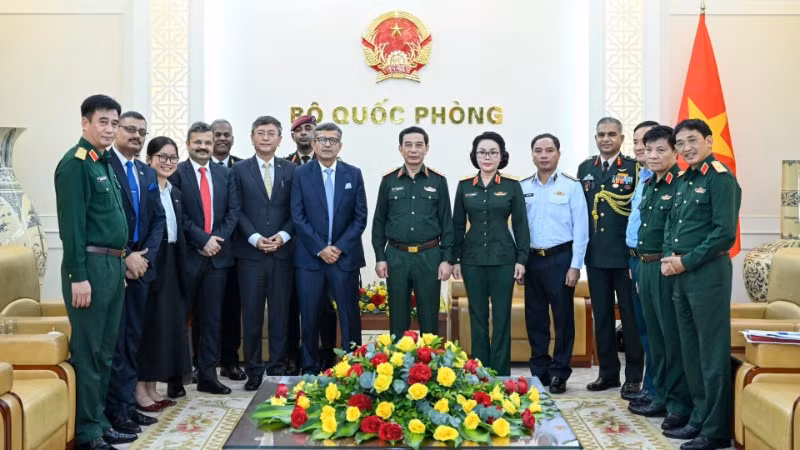 Các đại biểu tại buổi tiếp.