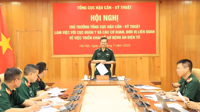 Thiếu tướng Đỗ Anh Tuấn, Phó chủ nhiệm Tổng cục Hậu cần-Kỹ thuật chủ trì và phát biểu chỉ đạo.