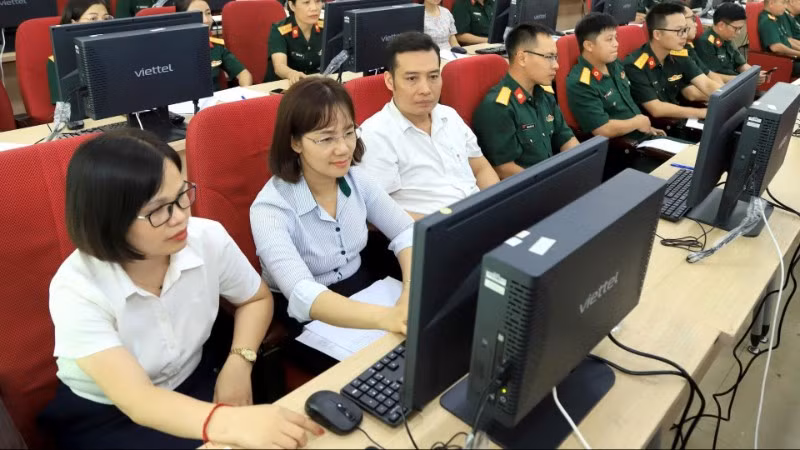 Các học viên nghiên cứu một số văn bản quy phạm pháp luật và thực tập…