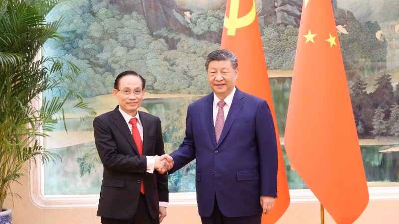 Đồng chí Lê Hoài Trung, Ủy viên Bộ Chính trị, Bí thư Đảng ủy, Bộ trưởng Ngoại giao, Đặc phái viên của Tổng Bí thư Tô Lâm với Tổng Bí thư, Chủ tịch nước Tập Cận Bình.