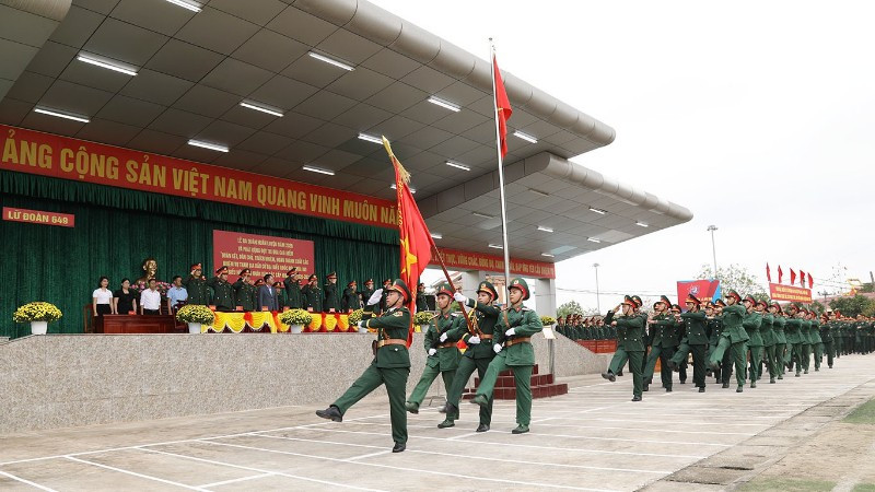 Lữ đoàn 649, Cục Xe máy-Vận tải duyệt đội ngũ trong Lễ ra quân huấn luyện năm 2026.