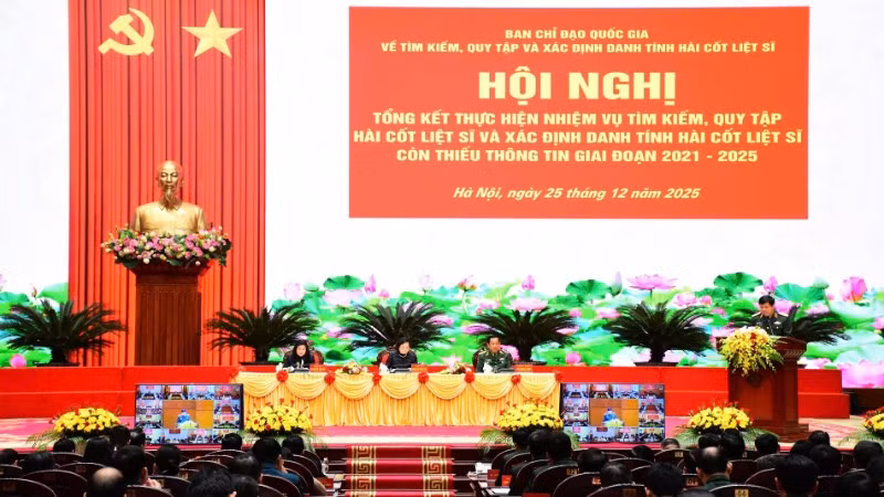 Toàn cảnh Hội nghị tổng kết thực hiện nhiệm vụ tìm kiếm, quy tập hài cốt liệt sĩ và xác định danh tính hài cốt liệt sĩ còn thiếu thông tin giai đoạn 2021-2025.