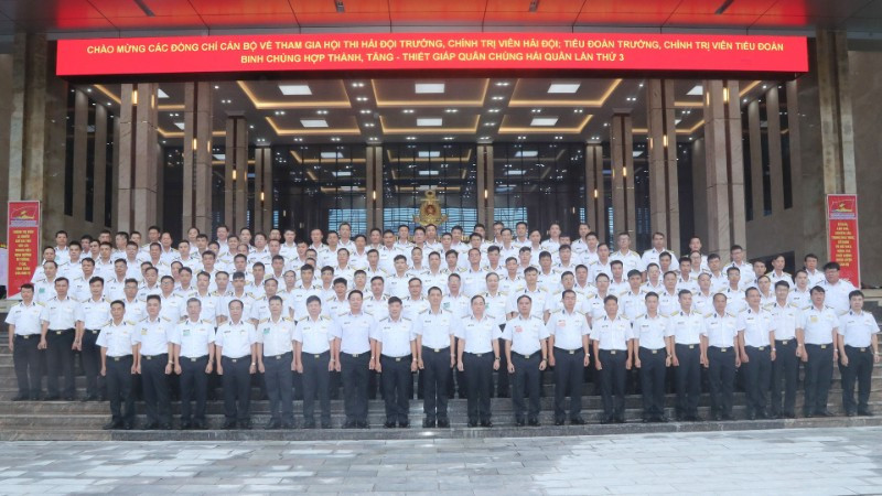Thủ trưởng Bộ Tư lệnh cùng các đại biểu và thí sinh tại Lễ khai mạc.