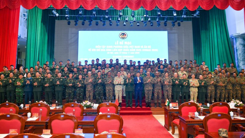 Các đại biểu tại lễ bế mạc.