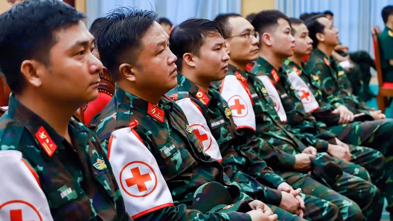 Ba Đội Quân y tham gia hỗ trợ người dân sau lũ lụt.