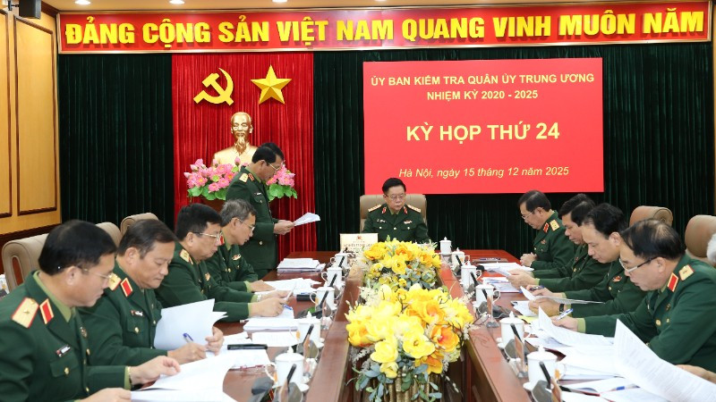 Đại tướng Nguyễn Trọng Nghĩa, Ủy viên Bộ Chính trị, Bí thư Trung ương Đảng, Ủy viên Thường vụ Quân ủy Trung ương, Chủ nhiệm Tổng cục Chính trị Quân đội nhân dân Việt Nam, Chủ nhiệm Ủy ban Kiểm tra Quân ủy Trung ương chủ trì kỳ họp thứ 24 Ủy ban Kiểm tra Quân ủy Trung ương nhiệm kỳ 2020-2025.