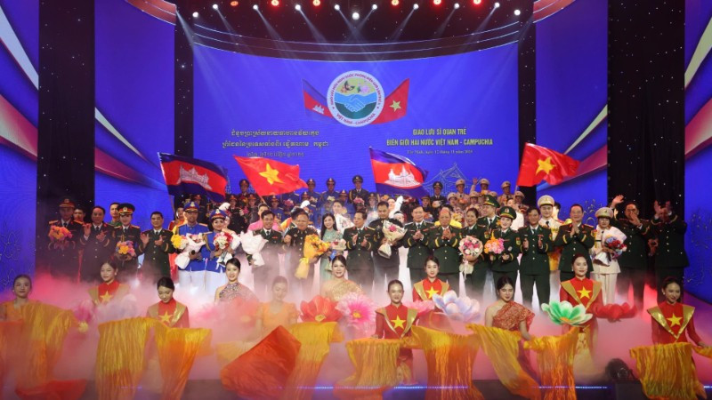 Tiết mục nghệ thuật tại chương trình Giao lưu sĩ quan trẻ biên giới Việt Nam-Campuchia năm 2025. 